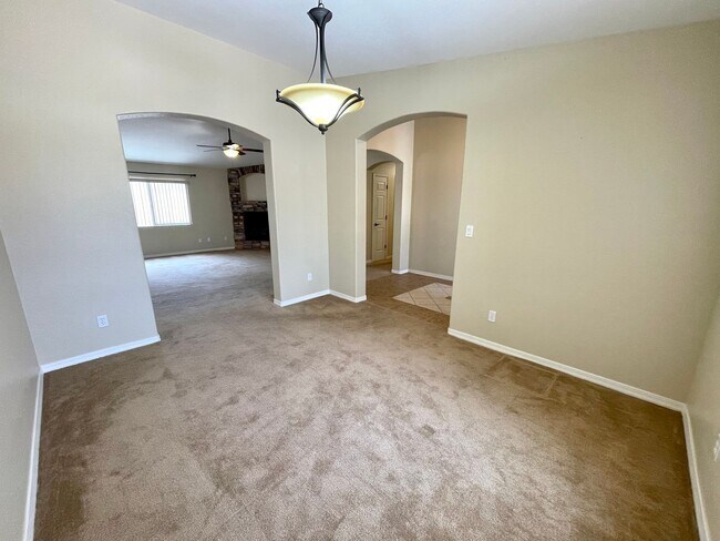Building Photo - Beautiful 3 Bedroom Home in Cul de Sac!