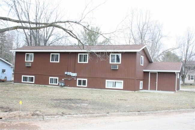 Building Photo - 2 Bedroom, 1.5 Bathroom Duplex