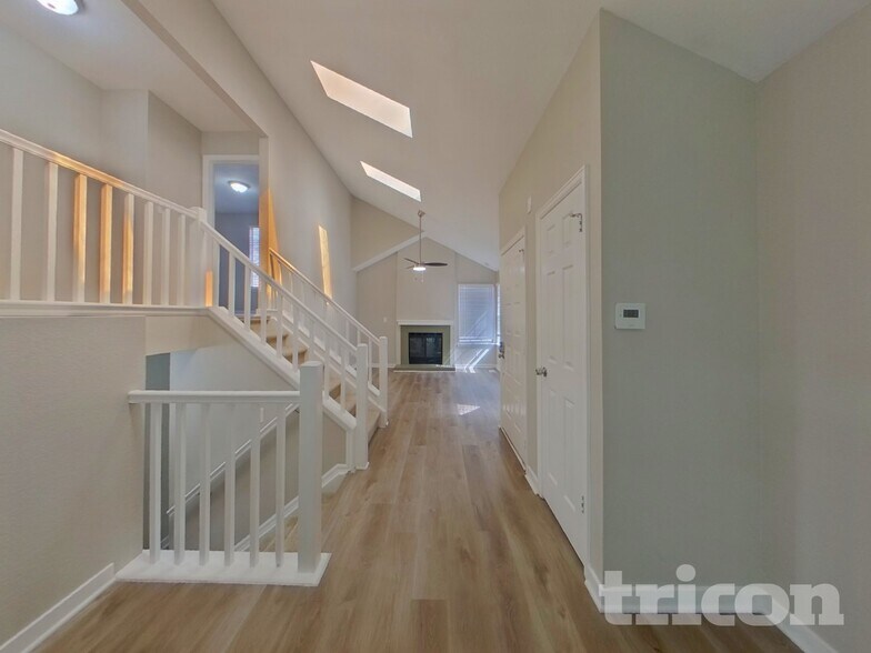 Building Photo - 9227 S Butterwood Ct