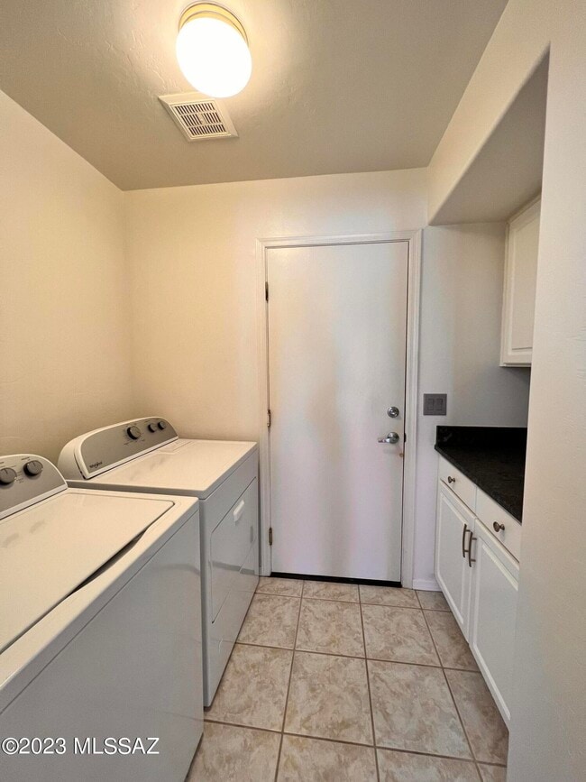 Building Photo - 10123 N Alder Spring Dr