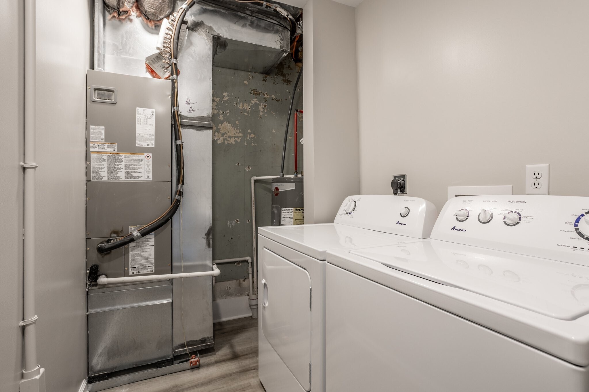 Building Photo - 108 W Main St