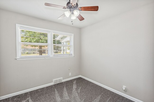 Building Photo - Remodeled 3 bedroom 1 bathroom for rent!