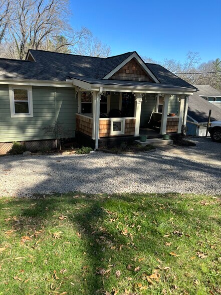 Private driveway - 127 Shelburne Rd