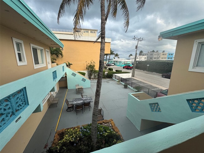 Building Photo - 323 Monroe St