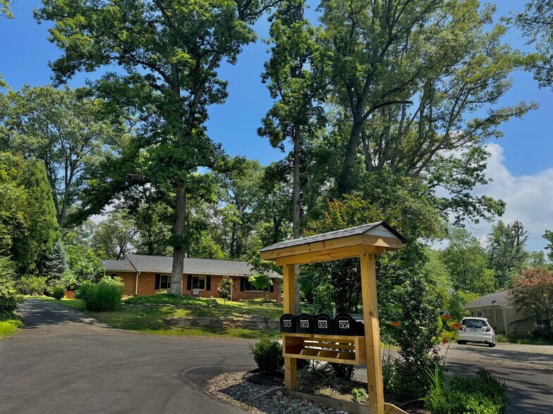 Building Photo - 1301 Gahant Rd