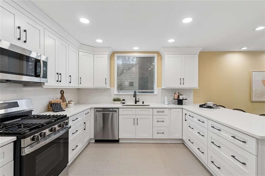Building Photo - 805 Holmes St NW