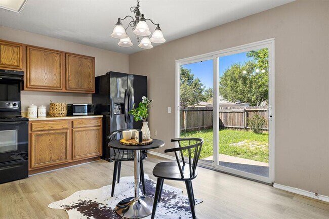 Building Photo - 5705 Viewpoint Dr