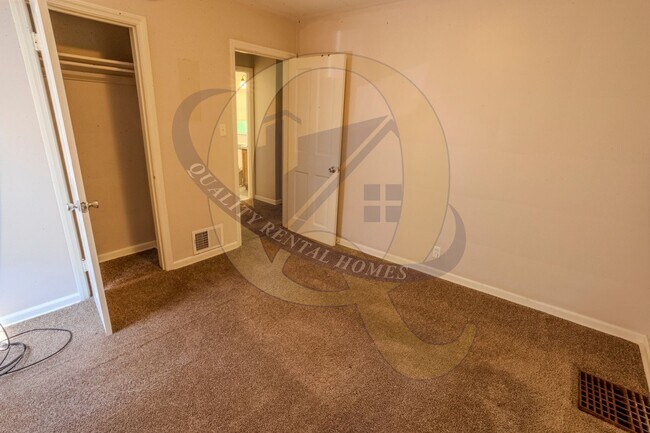 Building Photo - Charming 3-bedroom Cape Cod with a versatile loft and plenty of space to enjoy!