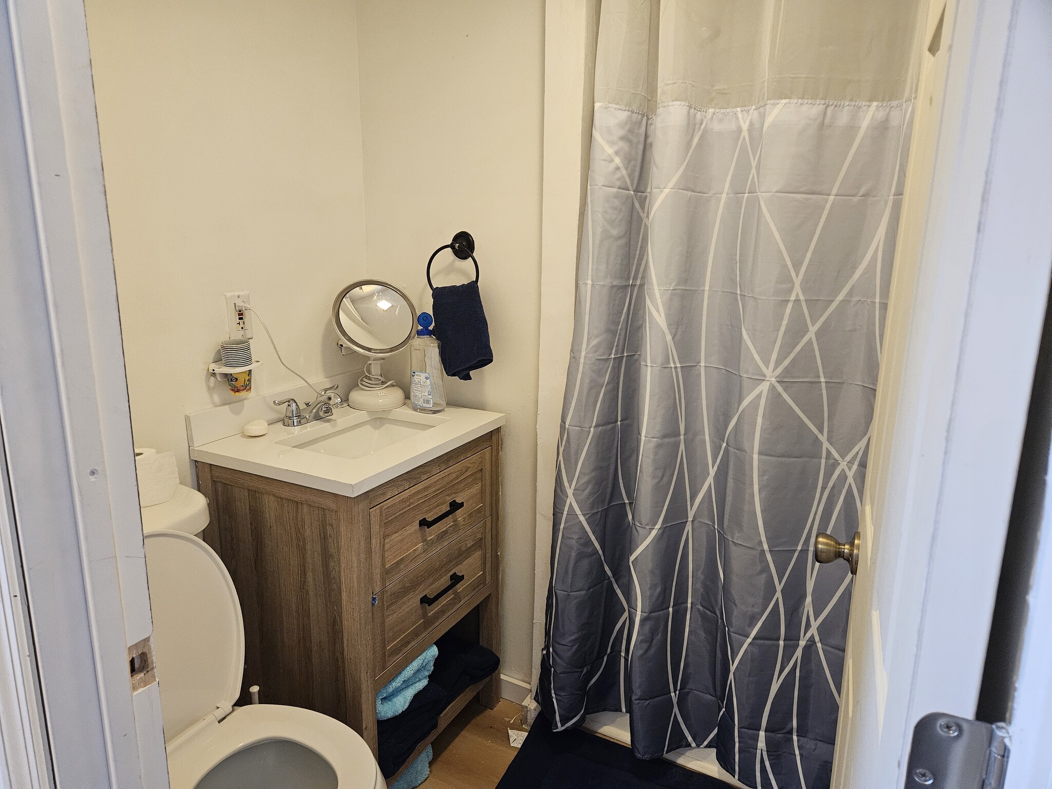 Building Photo - 6 4th Ave