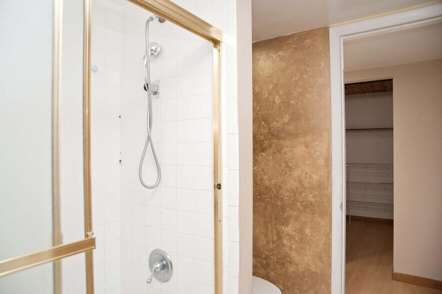 Building Photo - 19216 NE 25th Ave