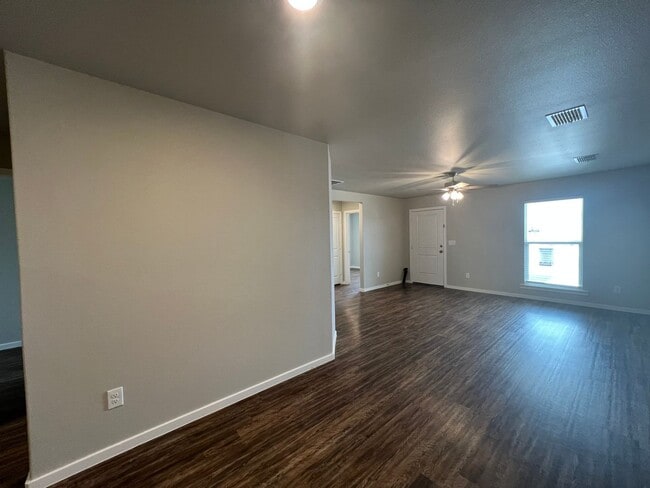 Building Photo - Available June in Frenship ISD: 3-Bedroom, 2-Bath Home!