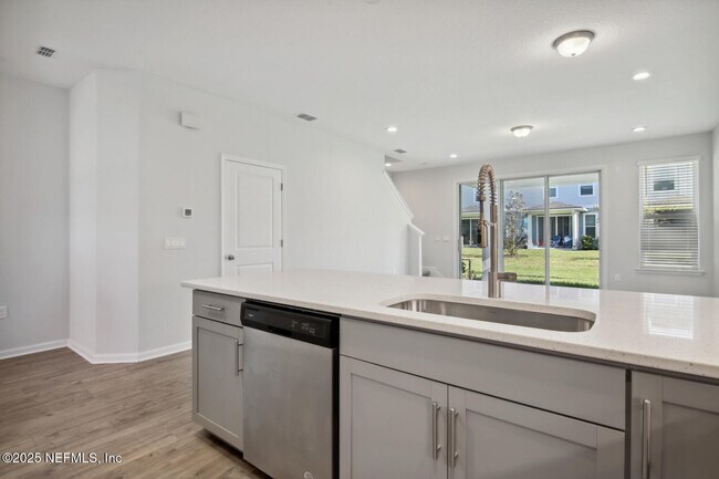 Building Photo - 95 Pinebury Ln