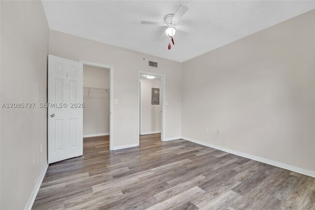 Building Photo - 220 SW 116th Ave