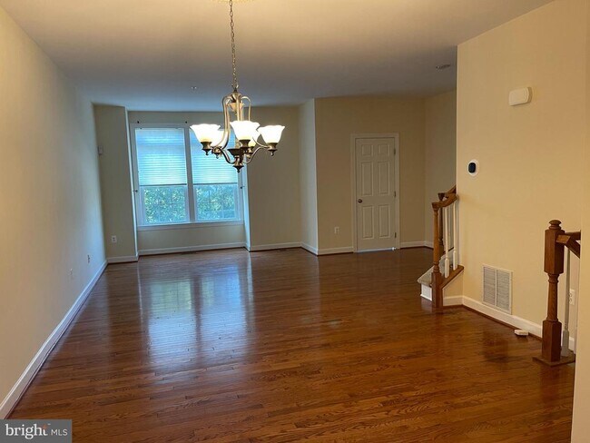 Building Photo - 10506 Old Ellicott Cir