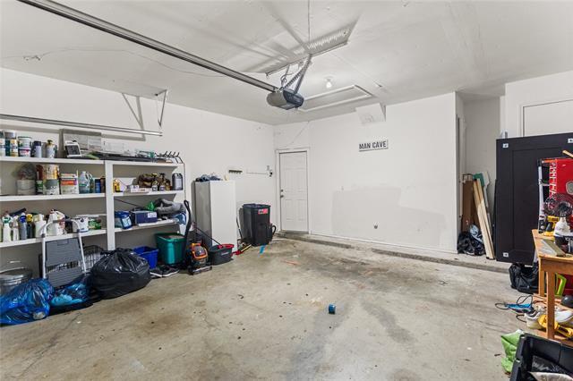 Building Photo - 2219 Greenview Dr