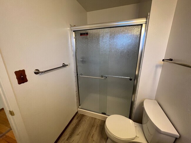 Building Photo - 4 Bedroom Ranch Style Home in Quiet El Sobrante Neighborhood