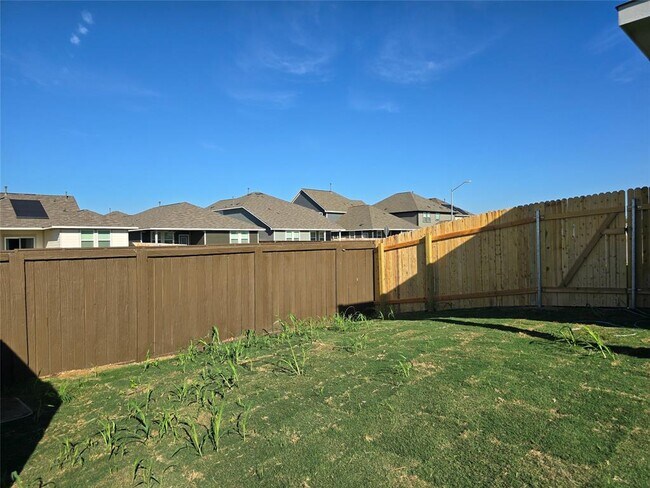 Building Photo - 100 Fox Hvn Rd