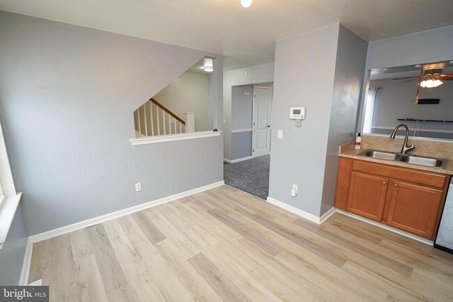 Building Photo - 641 Rosemary Dr