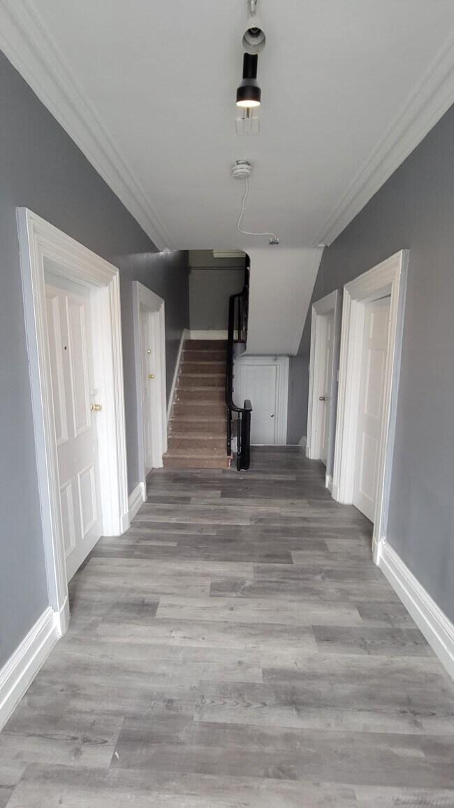 Building Photo - 1530 Pennington Rd