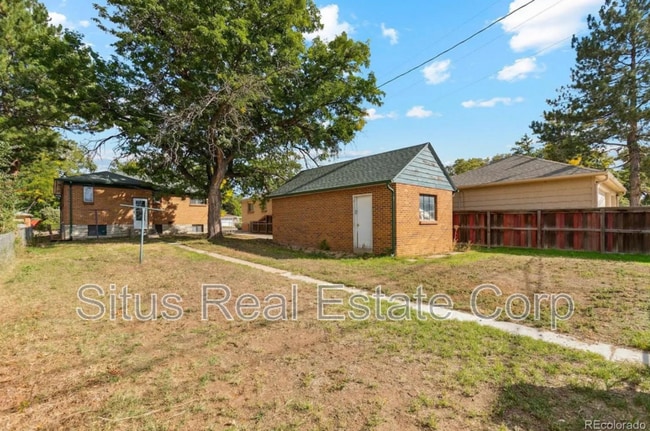Building Photo - 1875 S Clayton St