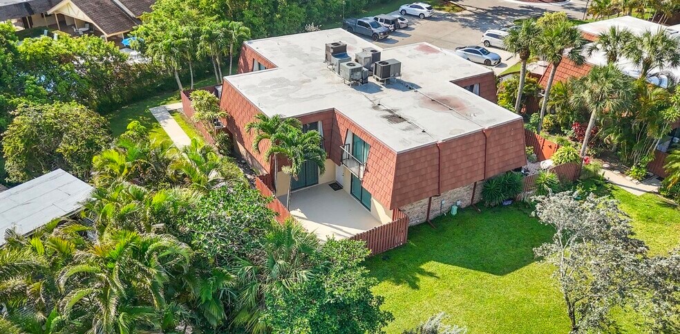 Building Photo - 1420 Augusta Cir