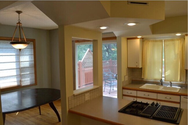 Kitchen - 1003 21st Ave SE