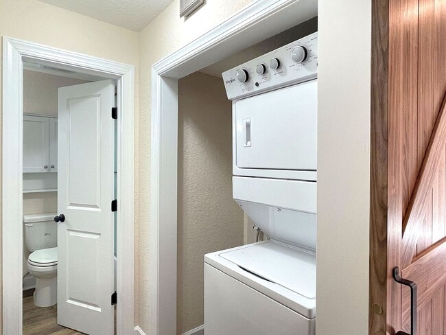 Building Photo - One-Bedroom Second Floor Condo in Winterset Community