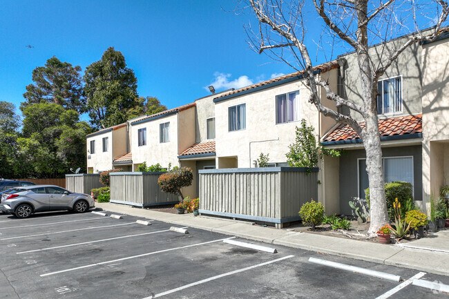 Courtyard Parking Photo - Townhomes on Gading