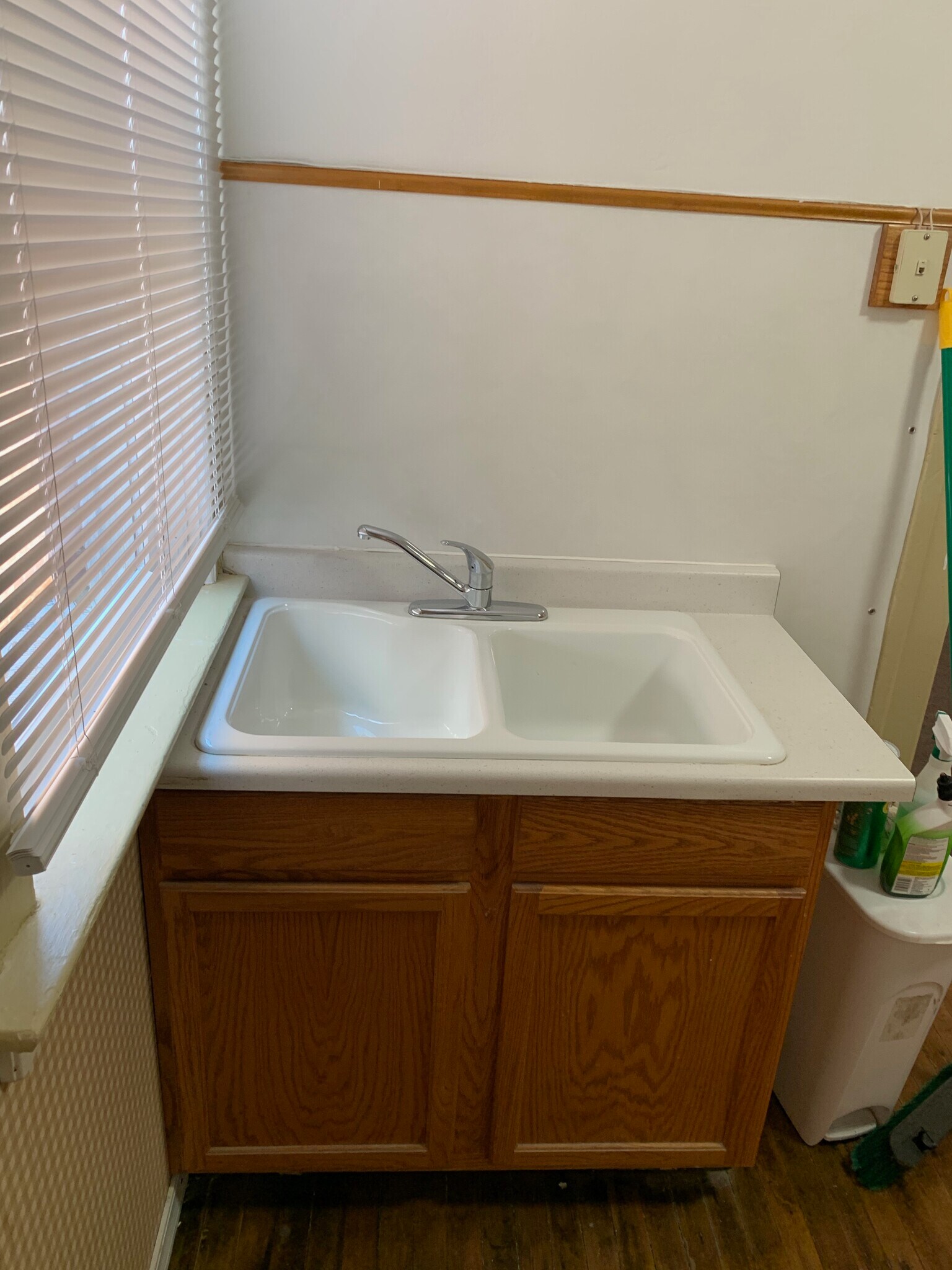 Building Photo - 800 W Broadway St