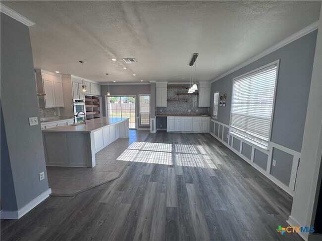 Building Photo - 701 Black Hills Trail
