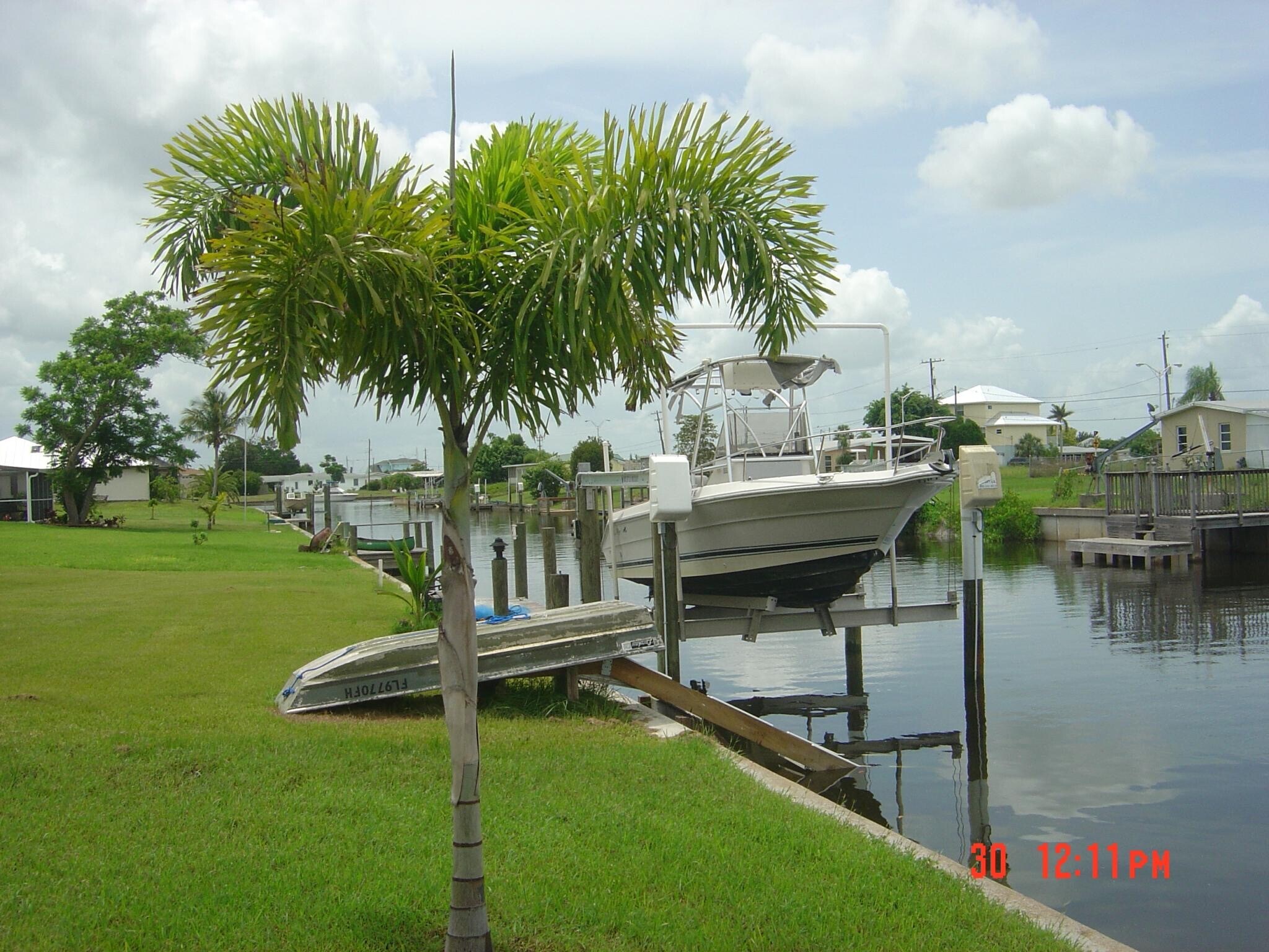 10 thousand pound boat lift - 132 Dowling Ave NE
