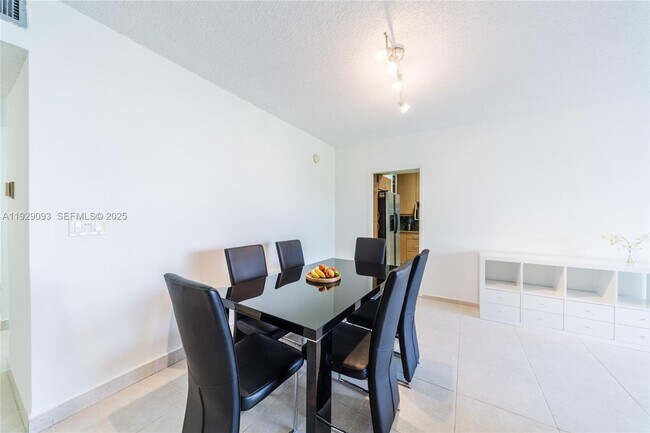 Building Photo - 121 Crandon Blvd