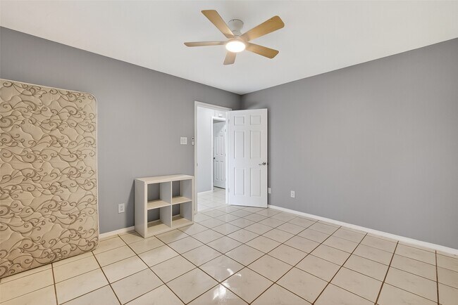 Building Photo - 16415 1st St