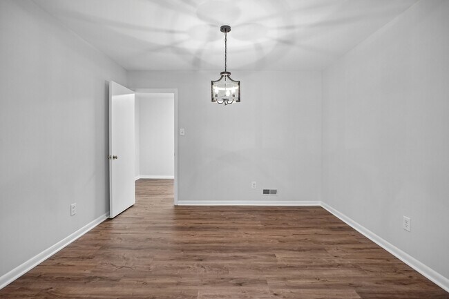 Building Photo - 5128 Cliffhaven Dr