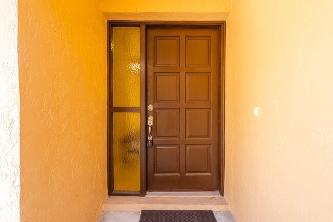 Building Photo - Beautifully Furnished 2BR Home + Bonus Room