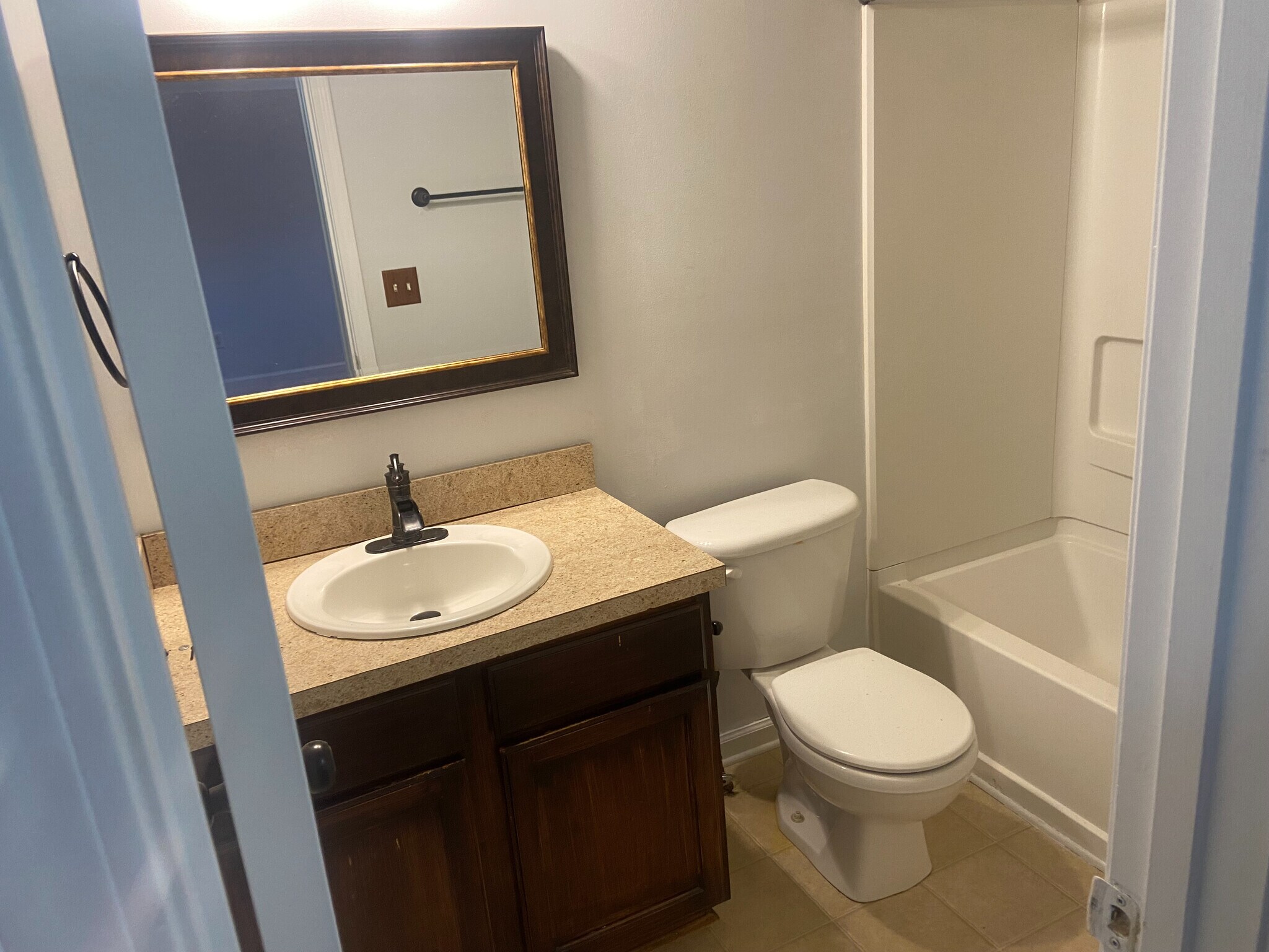 Building Photo - Room in Townhome on Waverly Hills Dr