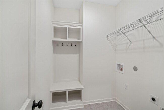 Building Photo - 300 Maple St