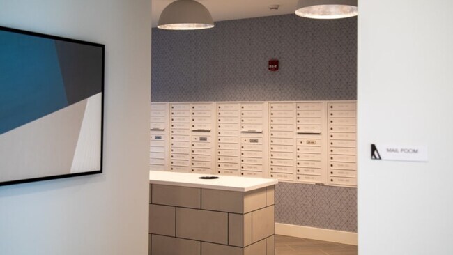 Building Photo - 10250 Gateway Dr