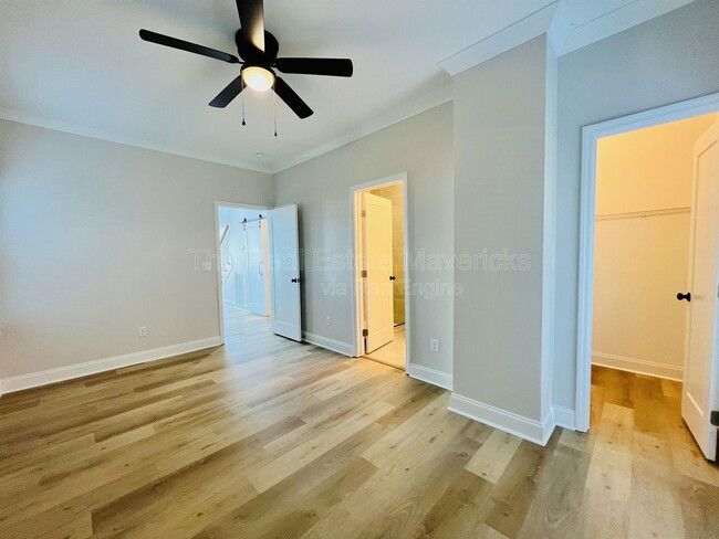 Building Photo - 1904 S Holly St