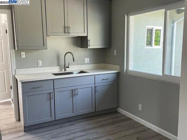 Building Photo - 1285 Russell Way