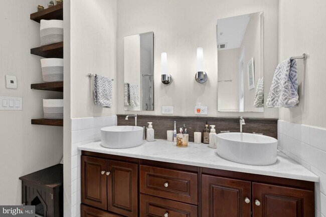 Building Photo - 2322 Poplar St