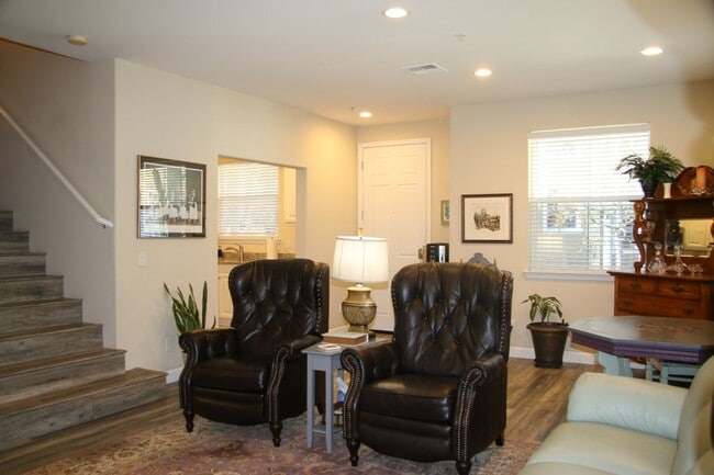 Building Photo - 3591 Sacramento Dr