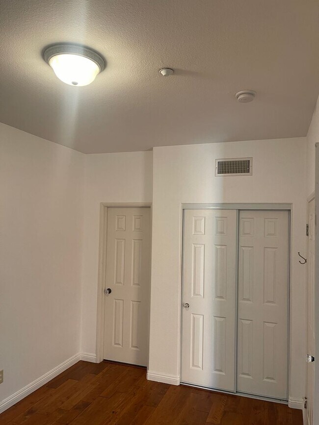 Building Photo - 2207 Huntington Point Rd