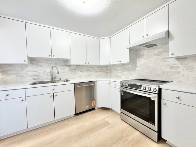 Primary Photo - 10464 Larwin Ave