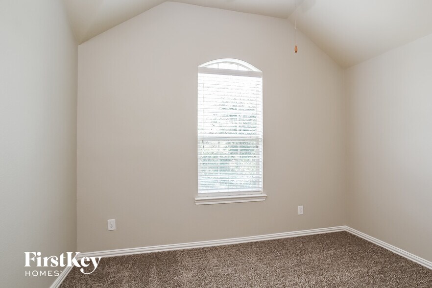 Building Photo - 24462 Sundance Spring Dr