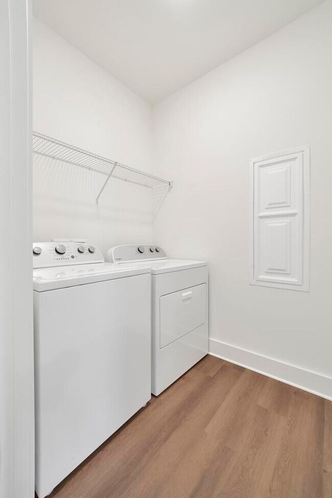 Building Photo - One Level Home with Garage and Fenced Back...