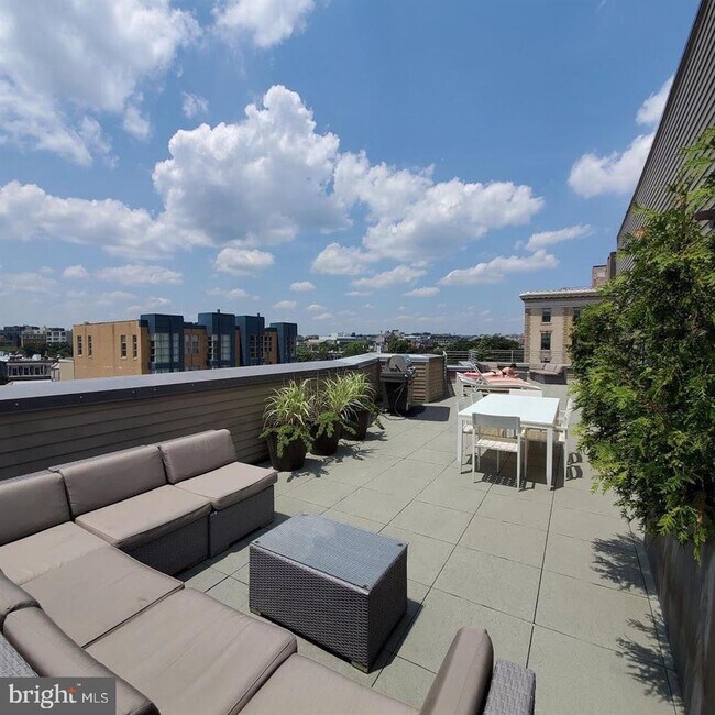 Building Photo - 1311 13th St NW