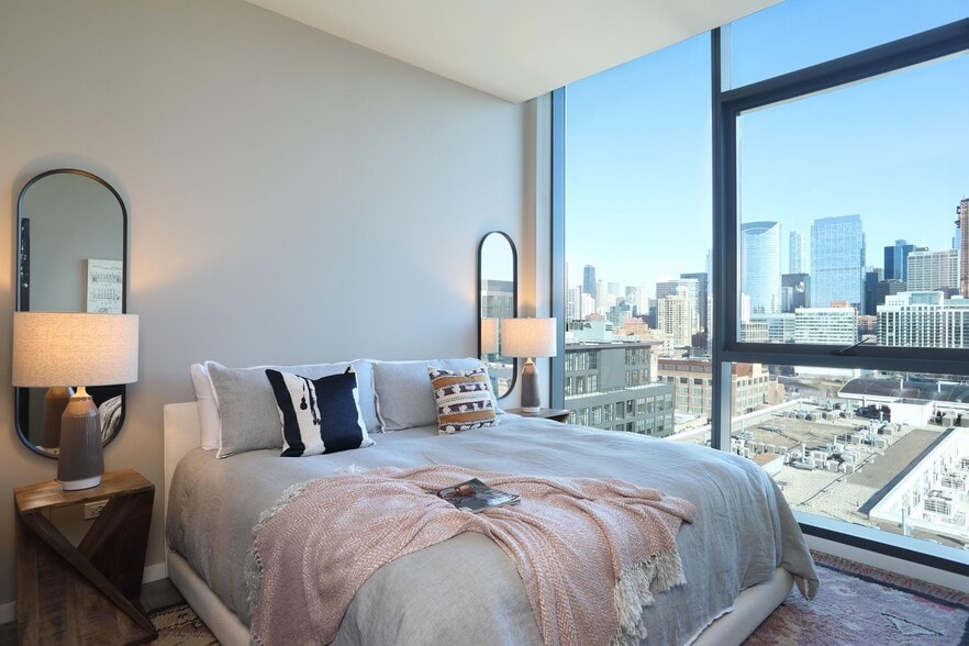 Building Photo - 944 W Madison St