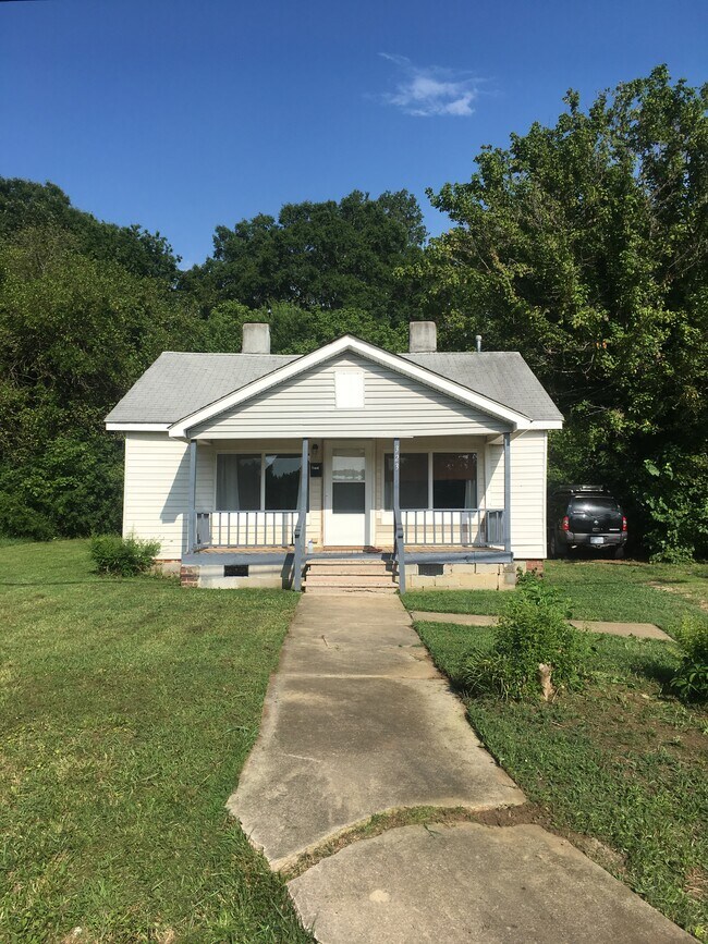 Primary Photo - 323 S Workman St