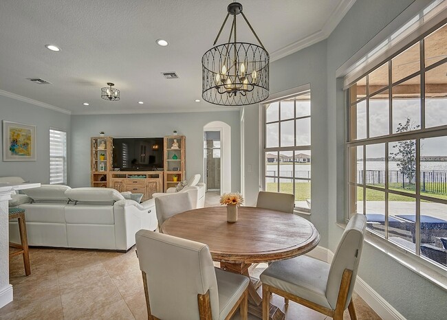 Building Photo - 8980 Lakeview Pl